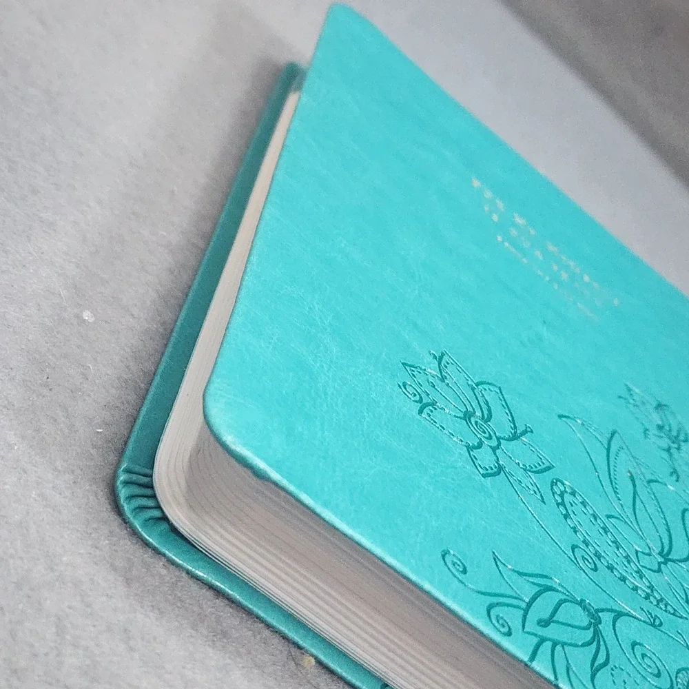 Sarah Young‎ Jesus Calling Devotional Teal Faux Leather Floral Embossed Unisex